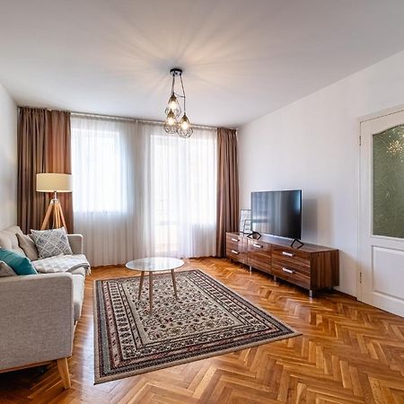 Seaside Serenity Charming Apartment By Sea Garden Varna Bagian luar foto